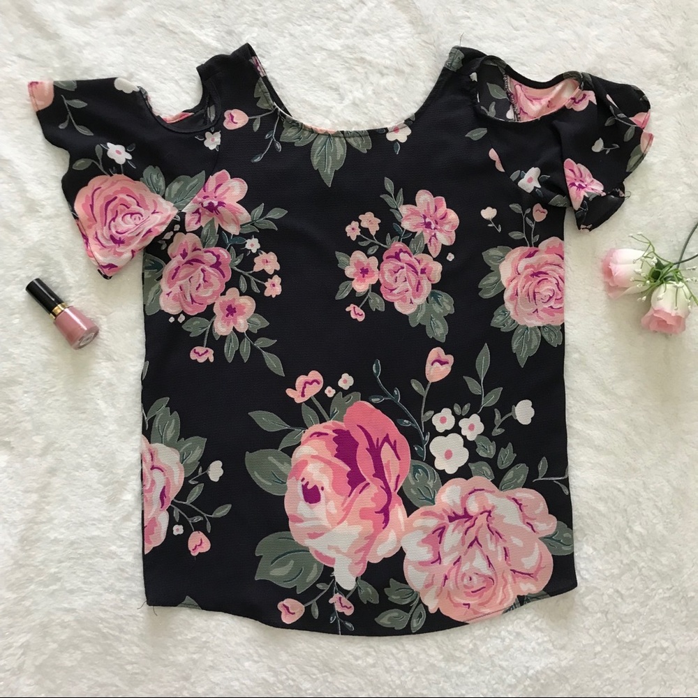 Floral cold shoulder spring shirt 🌸